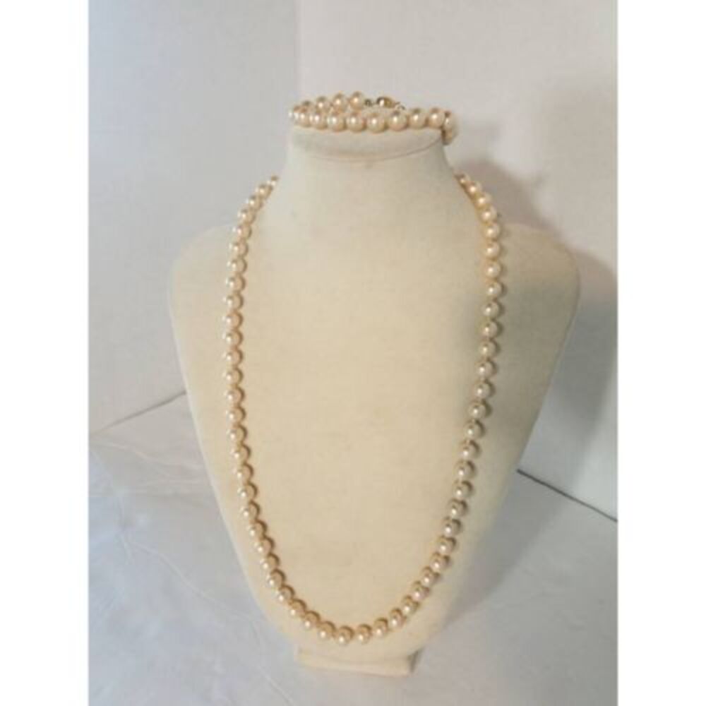 Beautiful vintage‎ Marvella faux pearl necklace and bracelet set